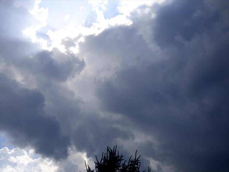 Chmury i chmurki nad moim domem - P1020919.JPG