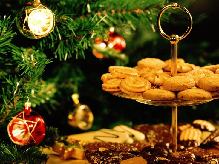 Boże Narodzenie - TAPETY - Choinka i świąteczne ciasteczka.jpg